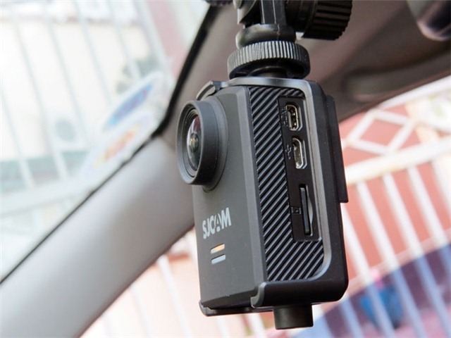 Camera SJcam M20 được gắn lên ô tô