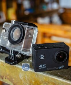 Camera SC-M100 với thiết kế nhỏ gọn, dễ dàng gắn lên mũ bảo hiểm, gắn lên xe đạp