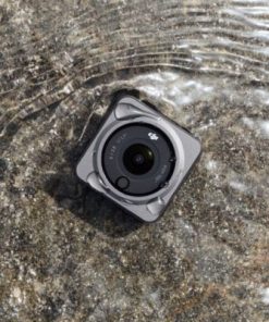 Action 2 chống nước lên đến 10m, khi có case có thể lên đến 60m