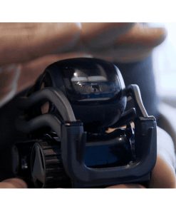 Robot Vector thích thú khi được vuốt ve