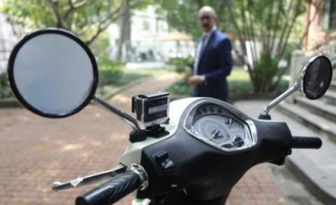 Camera hành trình lên nắp trước tay lái